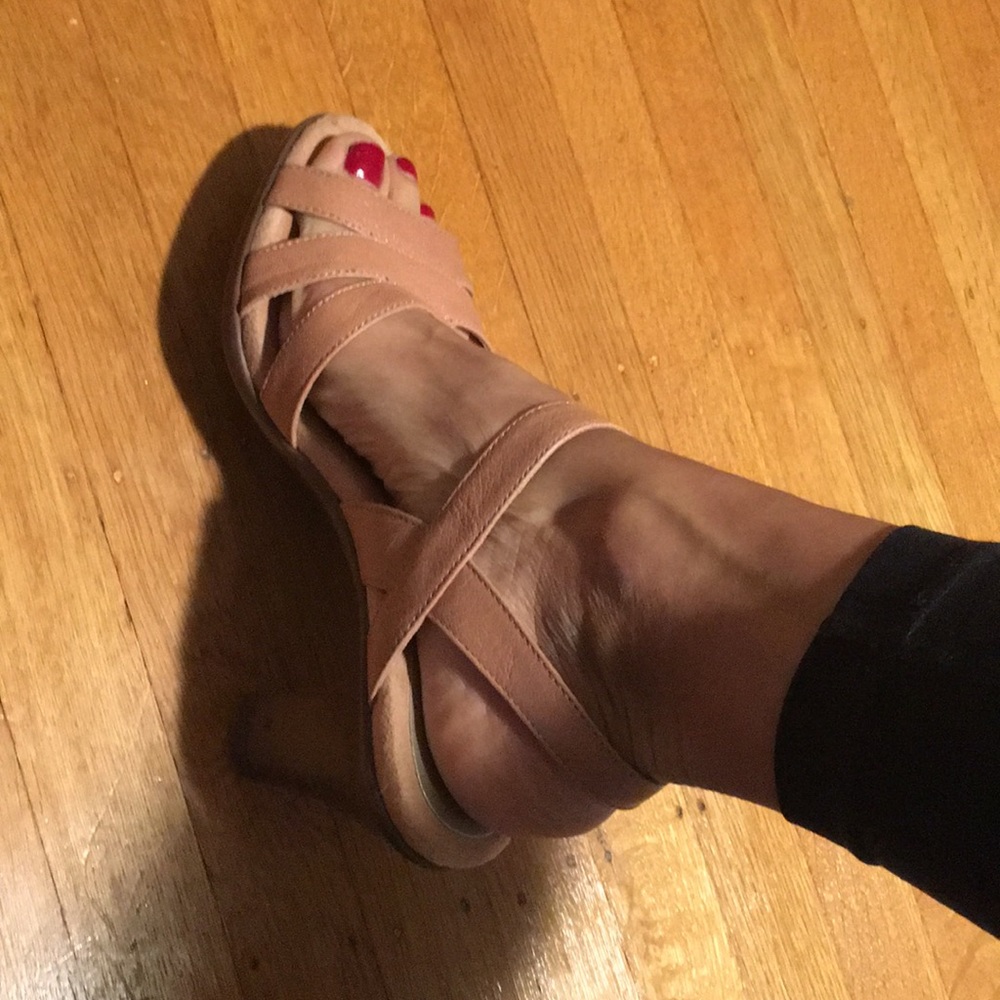 Aero soles heeled sandals blush color